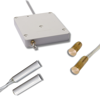 Assortimento di contatti magnetici da incasso e a vista per la protezione di porte e finestre